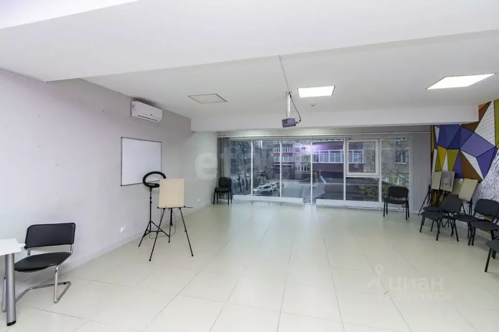 Помещение свободного назначения в Тюменская область, Тюмень Фабричная ... - Фото 1