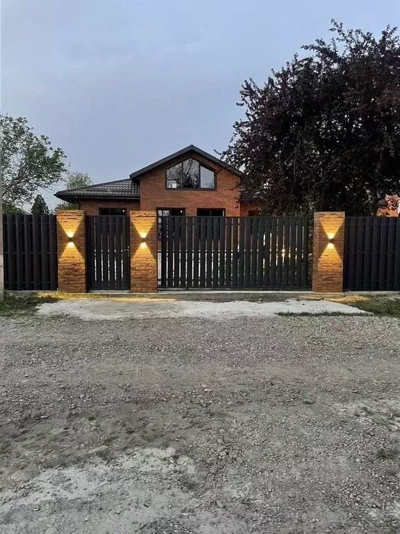 Дом в Краснодарский край, Курганинск Красноармейская ул., 7А (170 м) - Фото 1