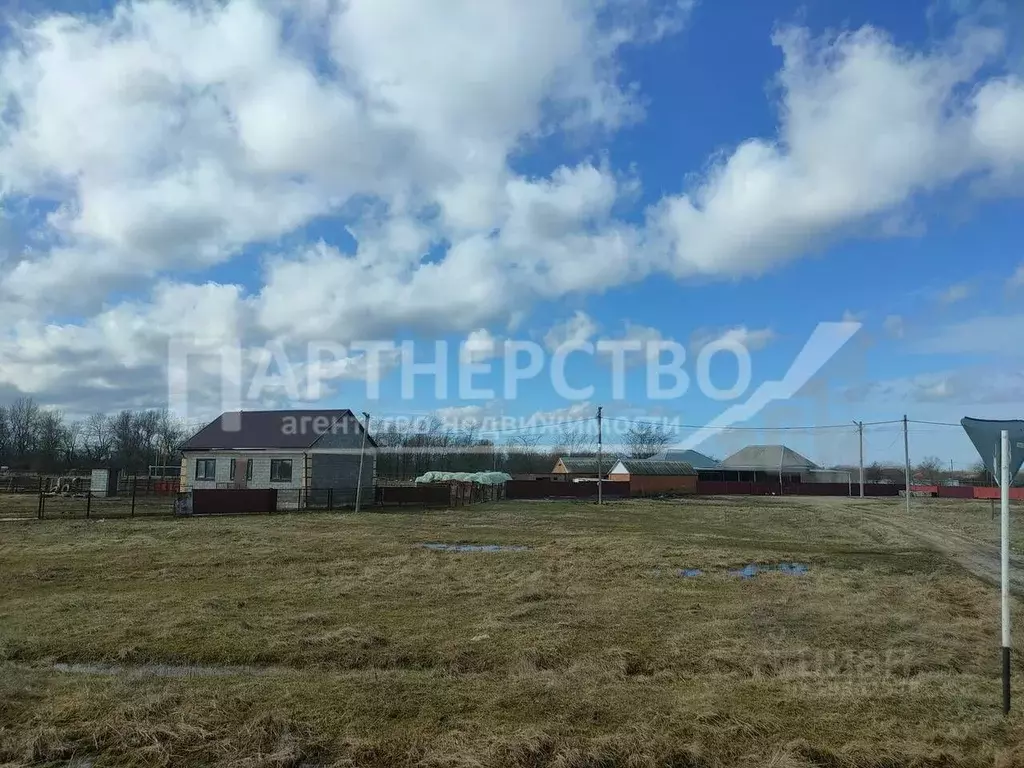 Участок энем. Пгт Энем Тахтамукайский район Республика Адыгея. Респ. Адыгея, р-н Тахтамукайский, пгт Энем, (Северная сторона) аэродром. Станица Родниковая фото