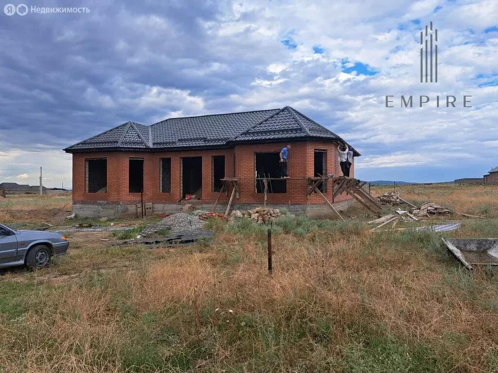Дом в село Толстой-Юрт, Лесная улица, 64 (160 м) - Фото 1