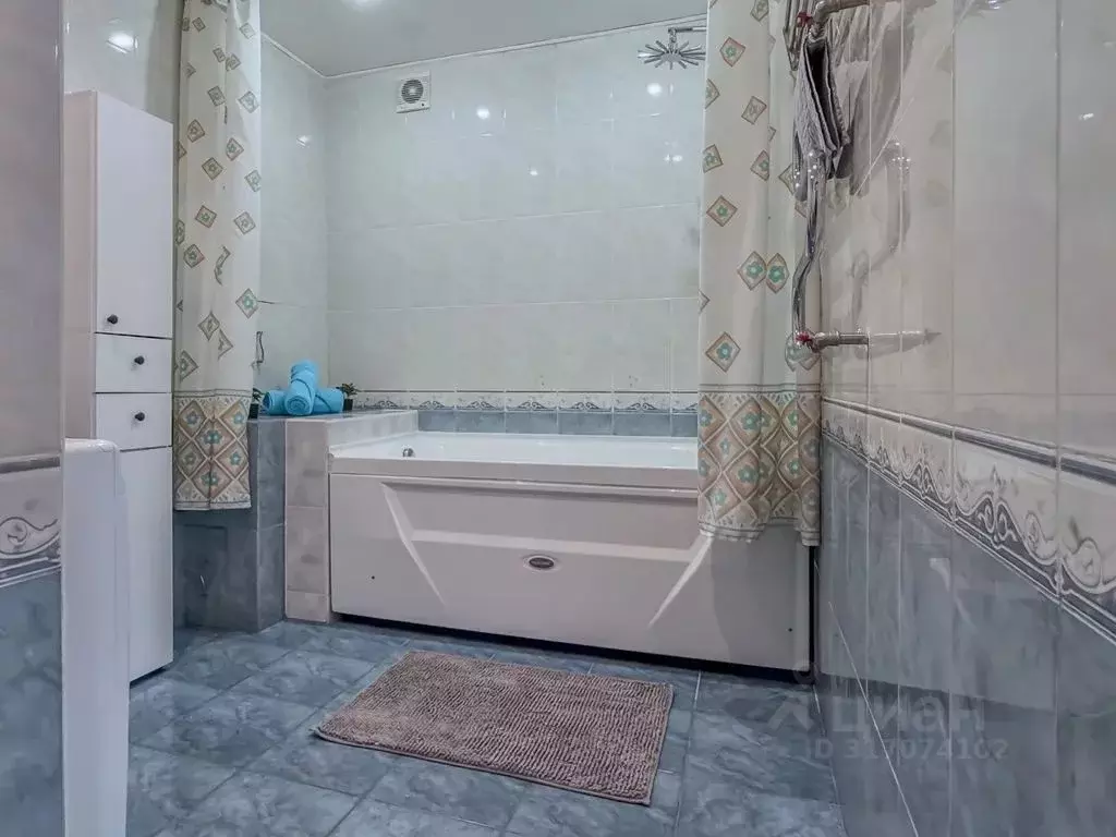 2-к кв. Астраханская область, Астрахань Березовский пер., 12 (96.0 м) - Фото 1