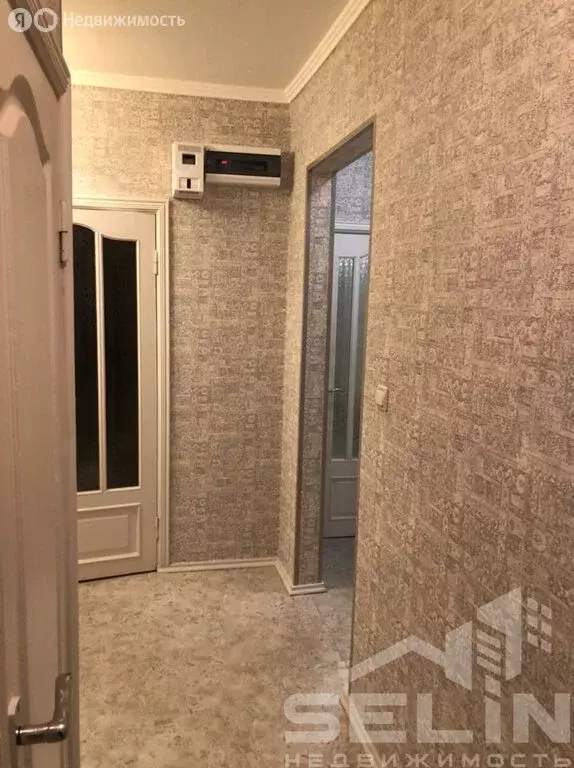 3-комнатная квартира: Черноморское, улица Димитрова, 18 (75.2 м) - Фото 0