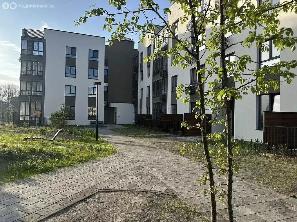 2-комнатная квартира: Тюмень, улица Сергея Свиридова, 11 (55.9 м) - Фото 0