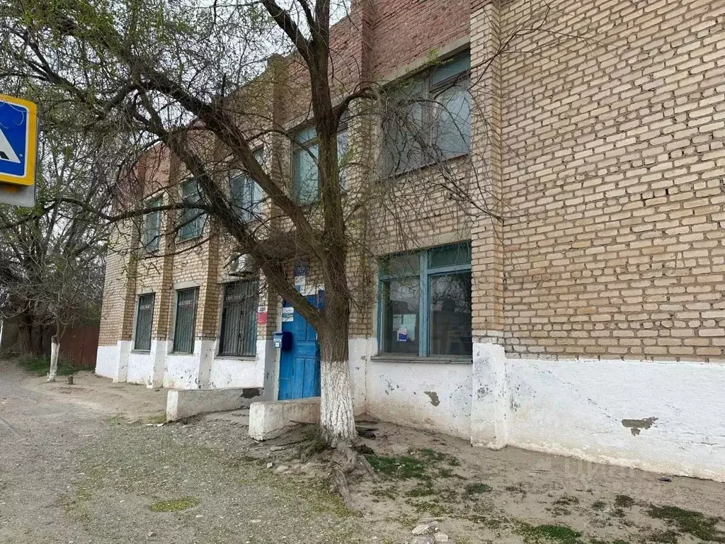 Помещение свободного назначения в Калмыкия, Лагань Колхозная ул., 1 ... - Фото 1