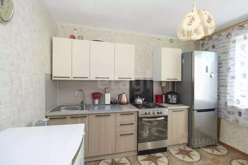 3-к кв. Омская область, Омск Куломзинская ул., 70 (68.6 м) - Фото 0