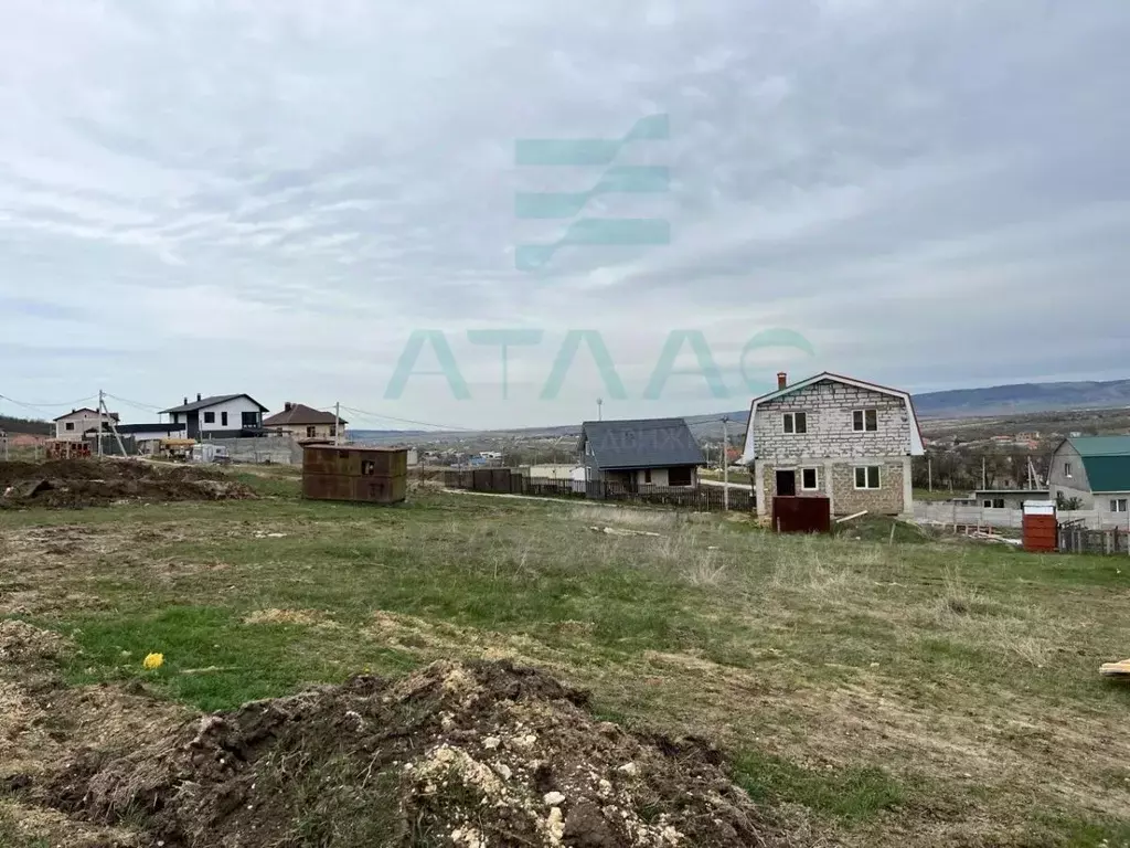 Участок в Крым, Симферопольский район, Добровское с/пос, с. ... - Фото 1