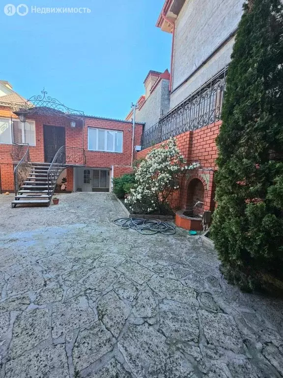 Дом в Махачкала, улица Сурикова, 14 (250 м) - Фото 1