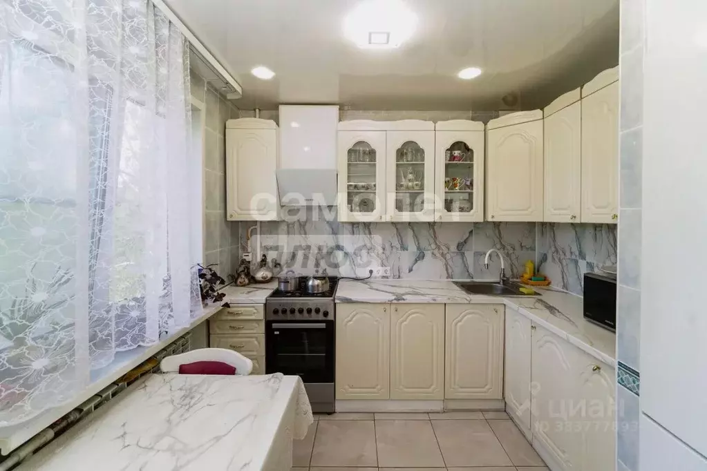 3-к кв. Омская область, Омск ул. Дианова, 7Б (61.8 м) - Фото 1