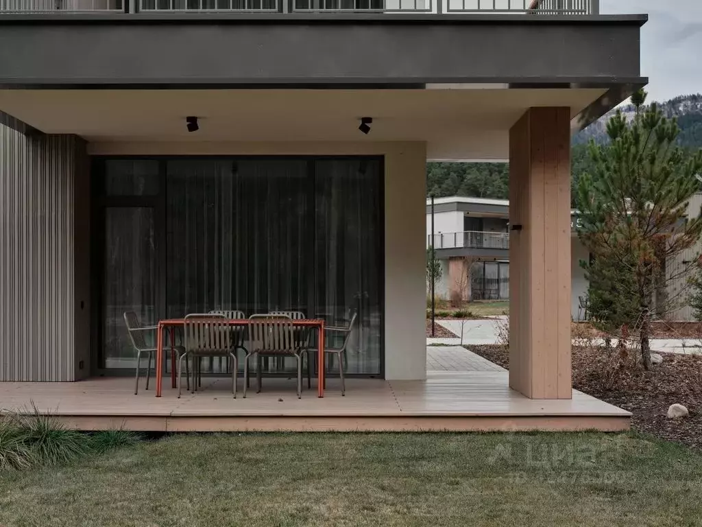 Дом в Алтай, Чемальский район, с. Чепош Родниковая ул., 84 (180 м) - Фото 1