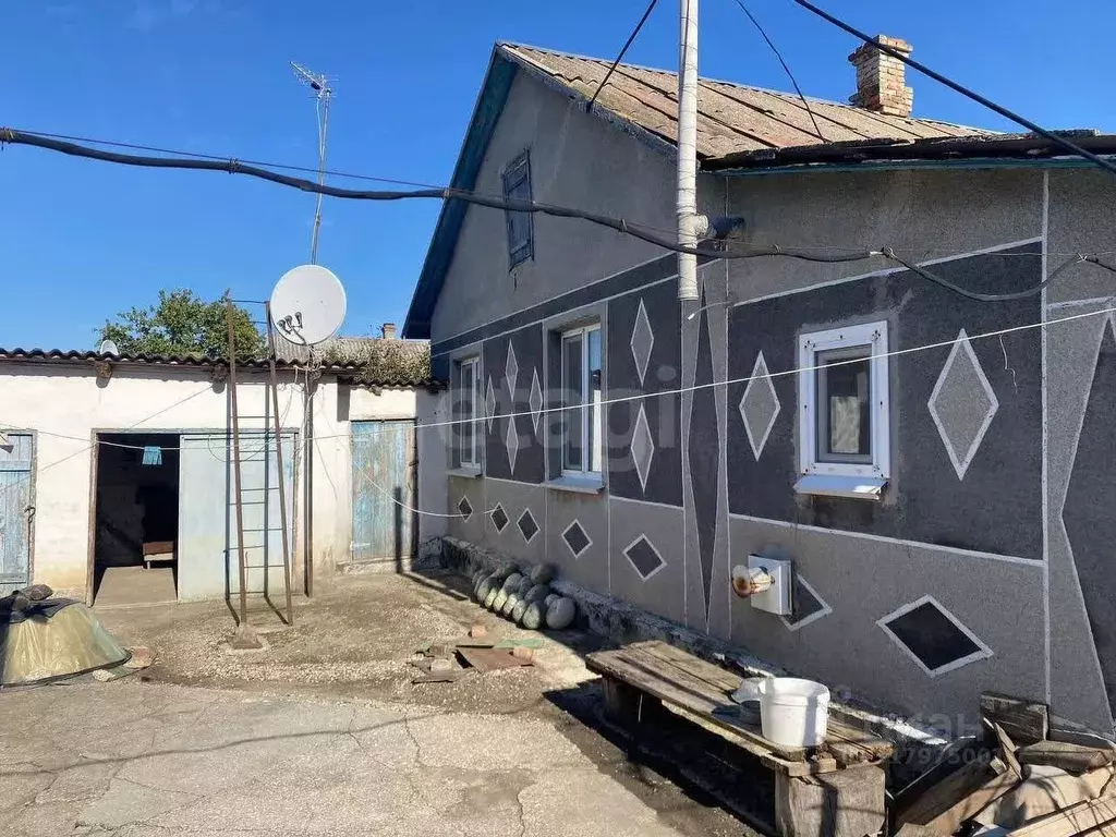 Дом в Крым, Кировский район, с. Приветное ул. Мира (66 м) - Фото 1