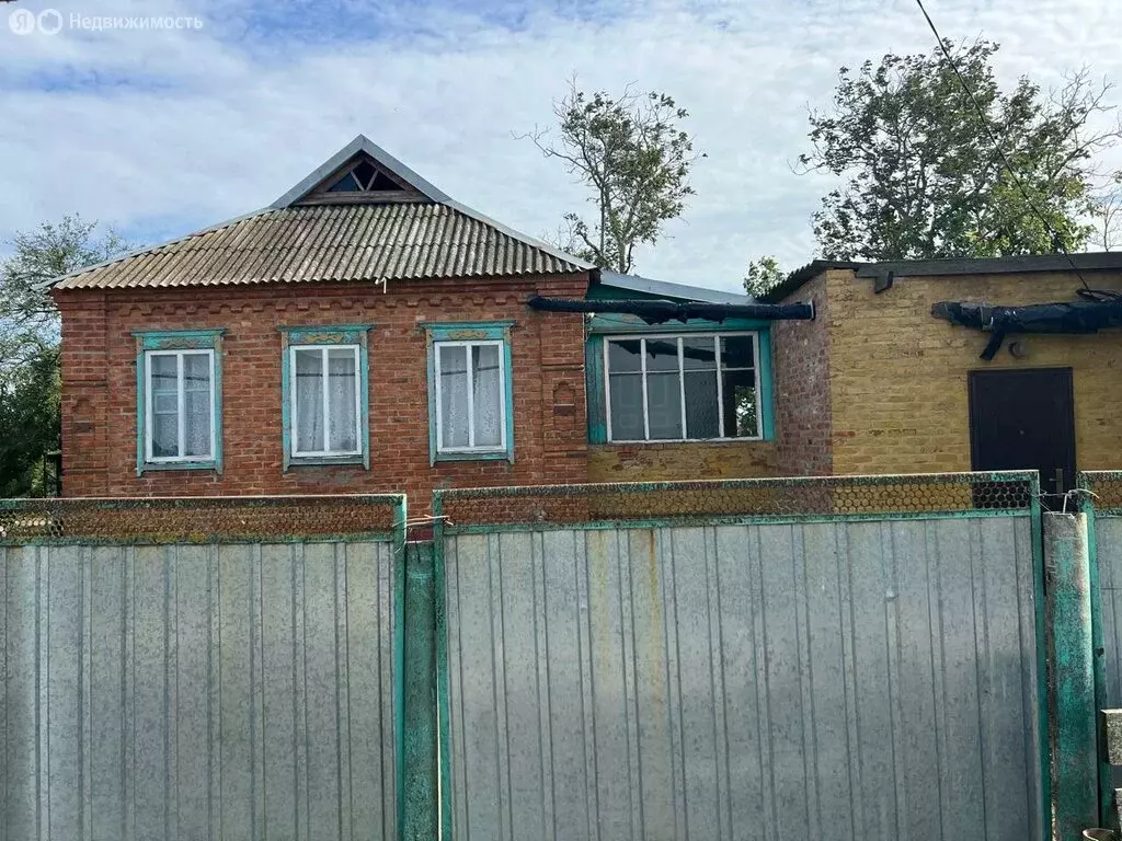 4-комнатная квартира: станица Петровская, Степная улица, 1 (75 м) - Фото 1