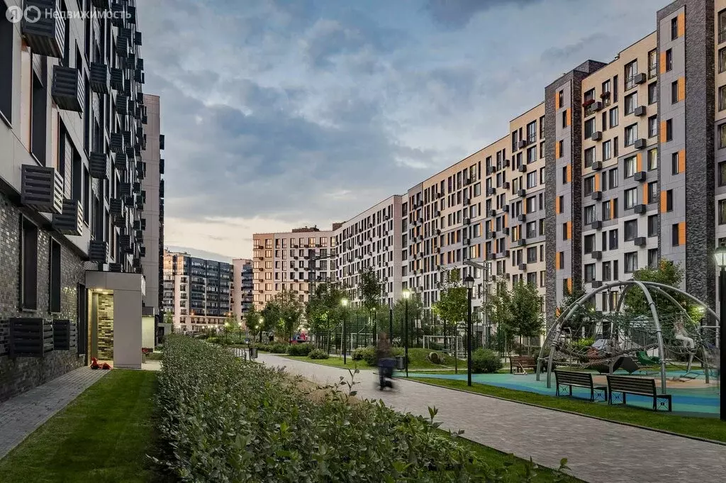 3-комнатная квартира: посёлок городского типа Заречье, жилой комплекс ... - Фото 1