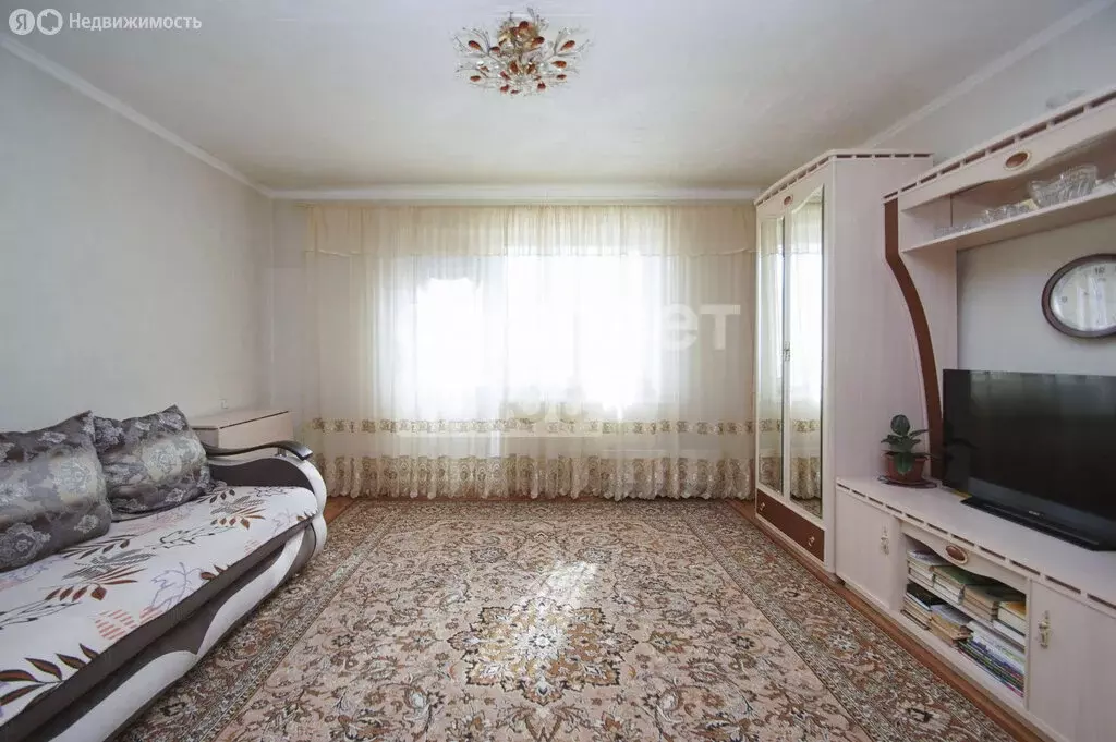 4-комнатная квартира: Омск, улица Дмитриева, 15 (77.2 м) - Фото 0