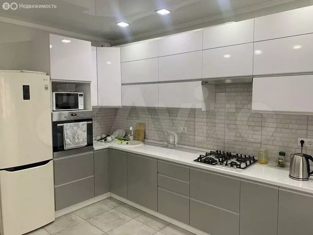 2-комнатная квартира: Ставрополь, улица Ленина, 417Ак1 (64 м) - Фото 1