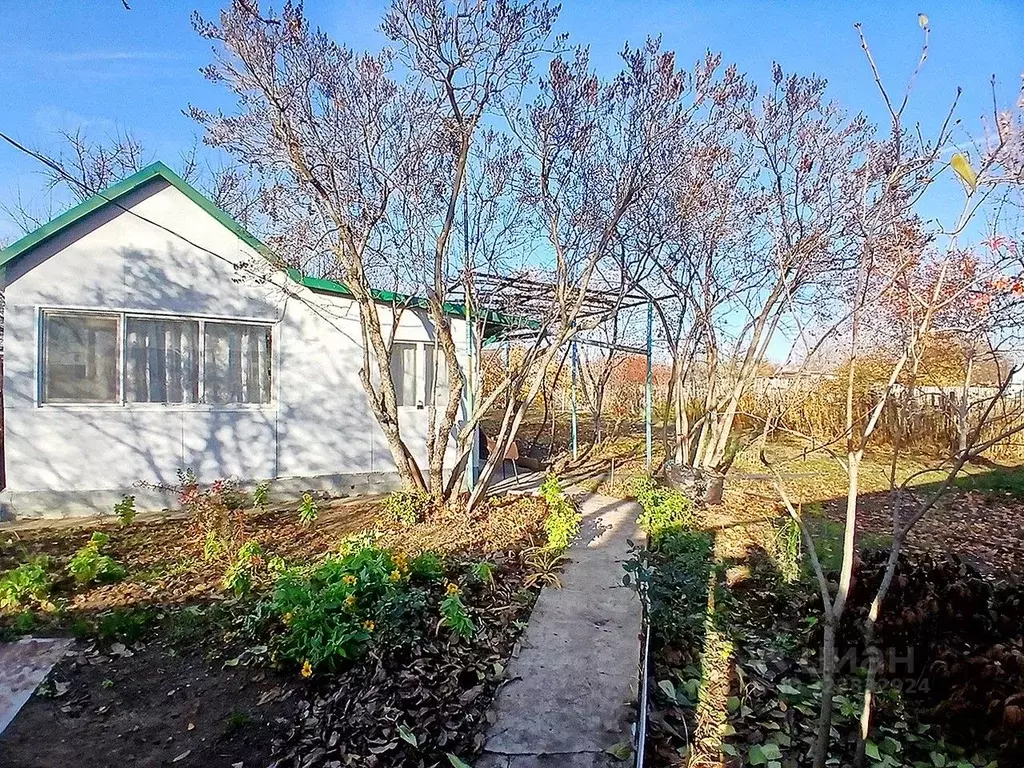 Дом в Волгоградская область, Волжский Абразивщик СНТ, ул. Клубничная ... - Фото 1