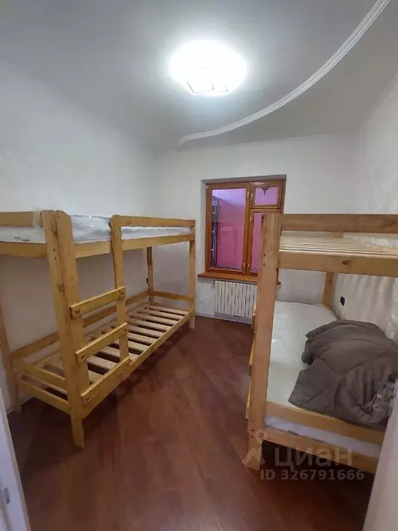 Дом в Крым, Симферополь ул. Полигонная (290 м) - Фото 1