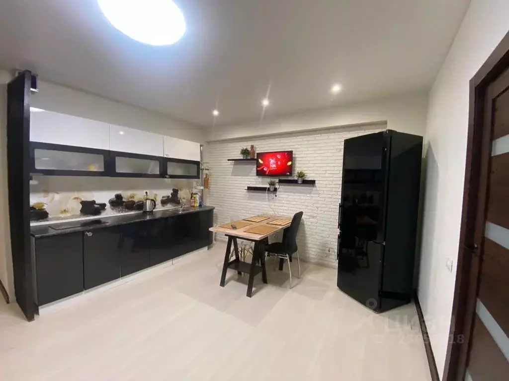 2-к кв. Алтайский край, Барнаул ул. Профинтерна, 7а (70.0 м) - Фото 1