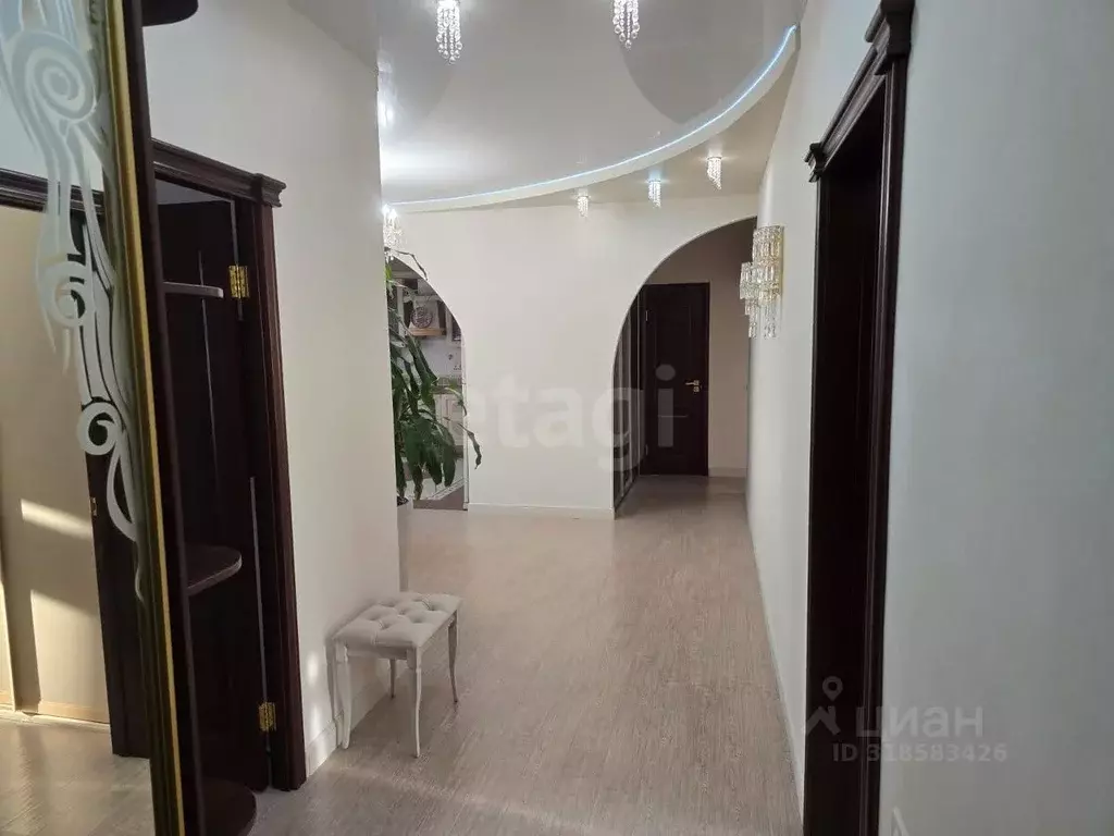 4-к кв. Ханты-Мансийский АО, Сургут ул. Декабристов, 6 (120.5 м) - Фото 1