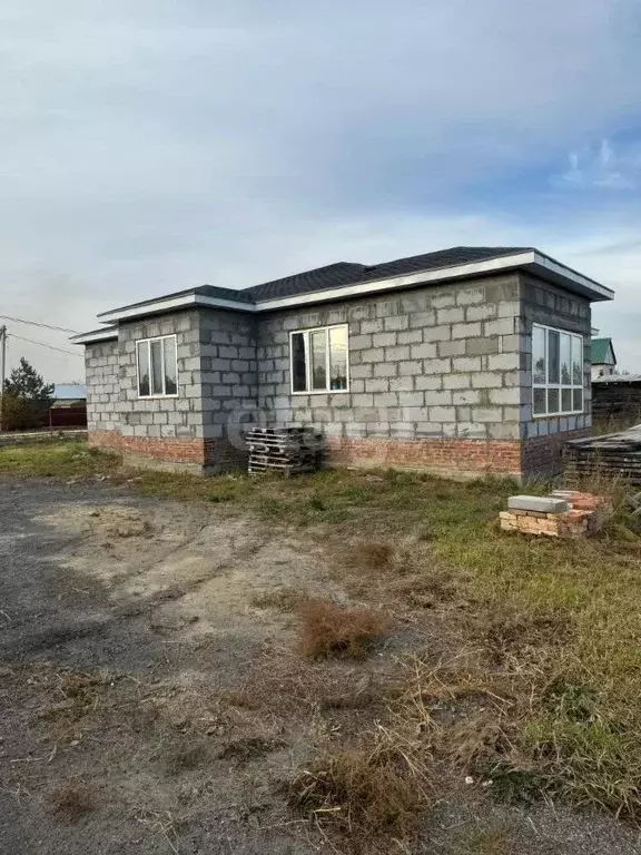 Дом в Амурская область, Белогорский муниципальный округ, с. ... - Фото 1