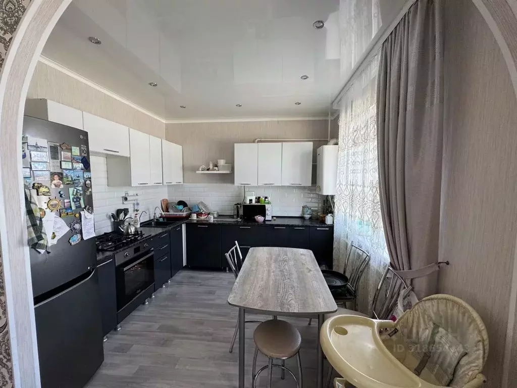 Дом в Астраханская область, пос. Володарский ул. Курмангазы, 8 (130 м) - Фото 2