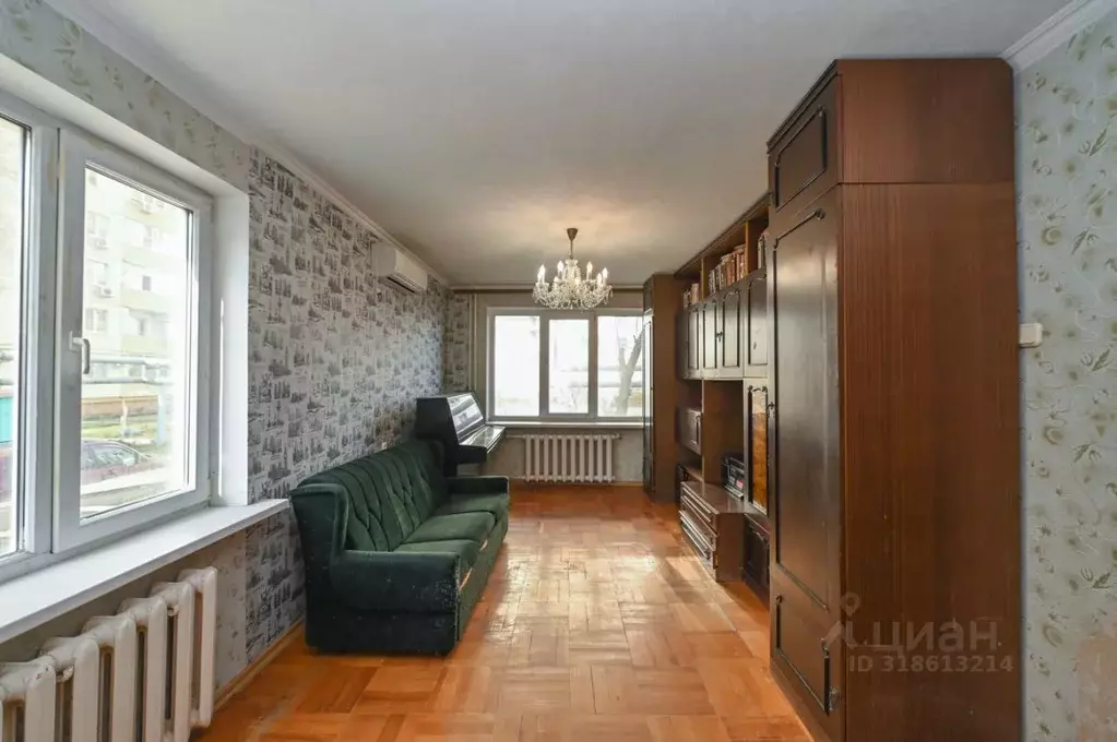 3-к кв. Ростовская область, Батайск Октябрьская ул., 120 (67.3 м) - Фото 0
