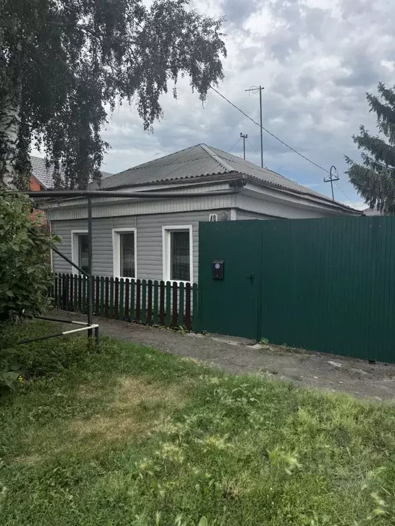 Дом в Омская область, Омск ул. Карпинского, 49 (50 м) - Фото 1