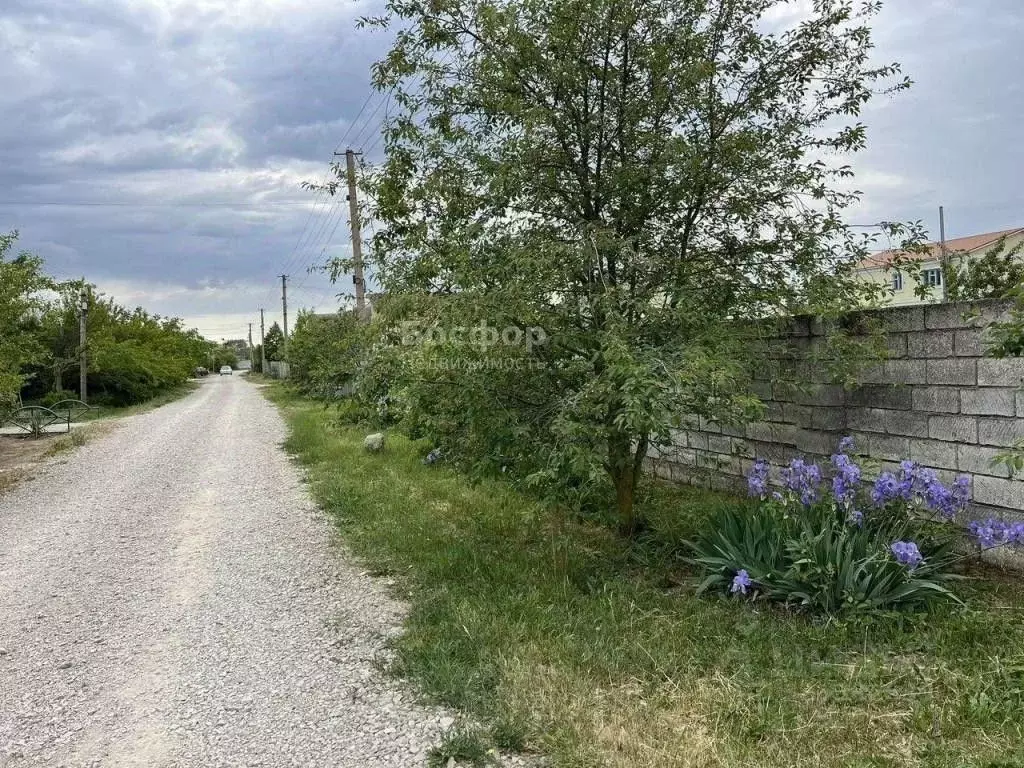 Участок в Крым, Кировское пгт ул. Краснобаева (10.0 сот.) - Фото 1