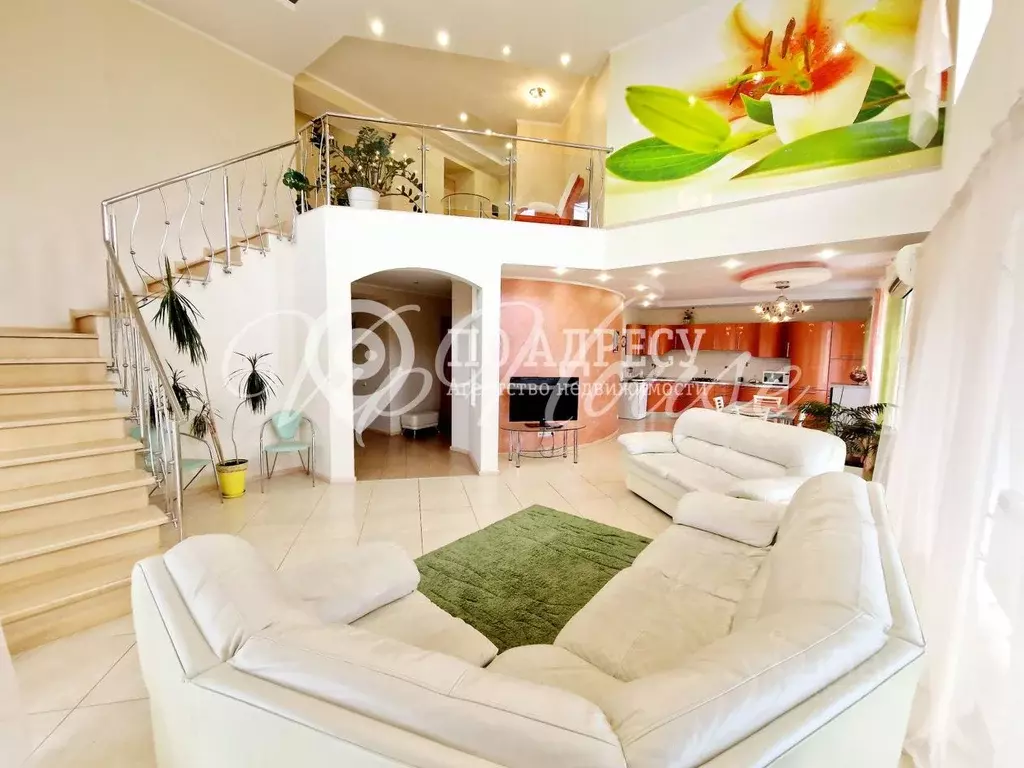 6-к кв. Саратовская область, Саратов Театральная пл., 1/37 (202.0 м) - Фото 1