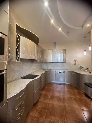 3-к. квартира, 140 м, 4/8 эт. - Фото 0