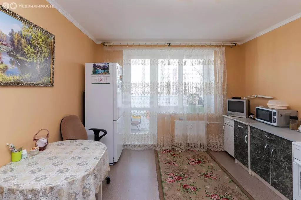2-комнатная квартира: Тюмень, улица Александра Митинского, 4 (67 м) - Фото 1