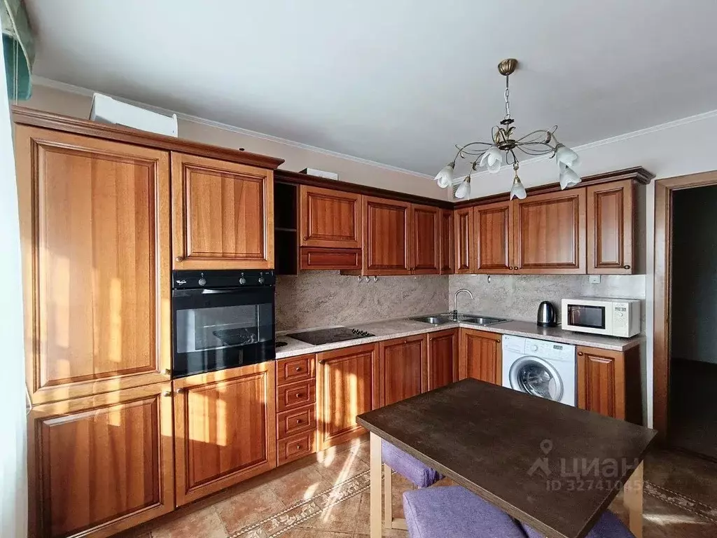 3-к кв. Тюменская область, Тюмень ул. 50 лет Октября, 74/2 (90.0 м) - Фото 1