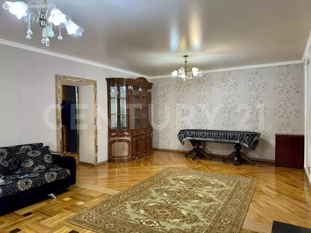 3-комнатная квартира: Махачкала, улица Магомета Гаджиева, 170Е (95 м) - Фото 0