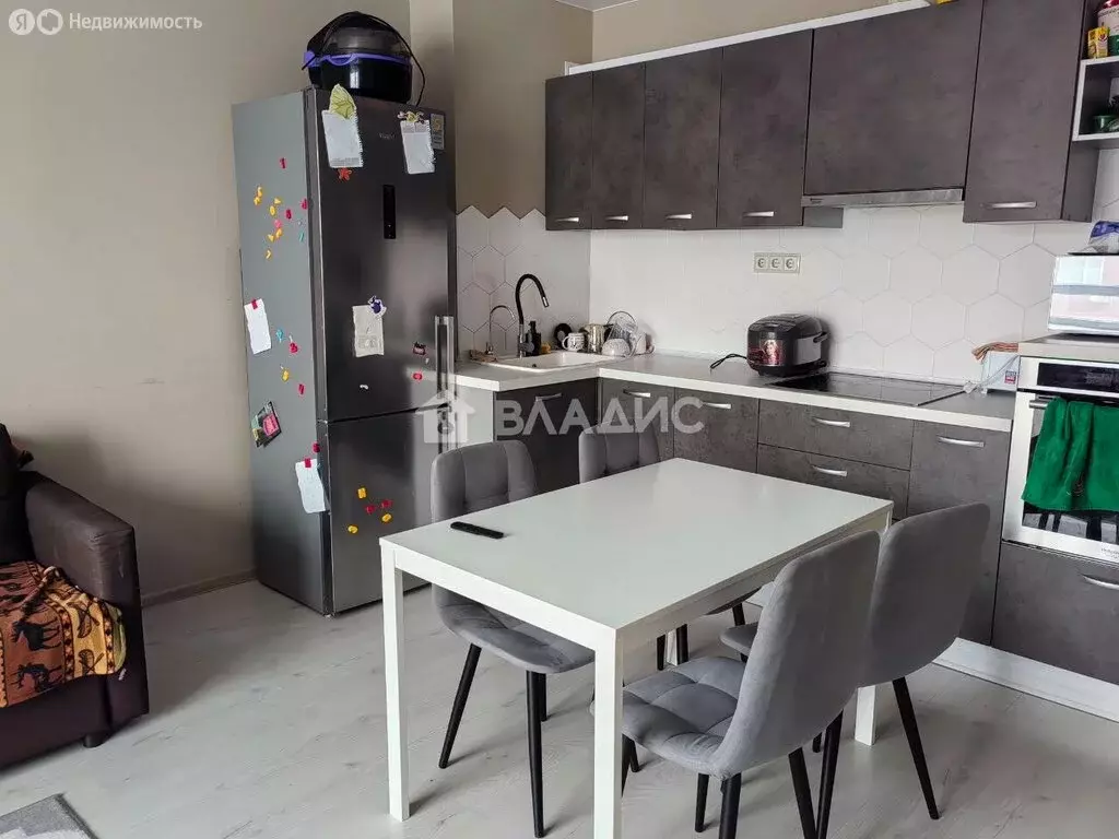 3-комнатная квартира: Волгоград, улица Шумского, 5 (66 м) - Фото 1