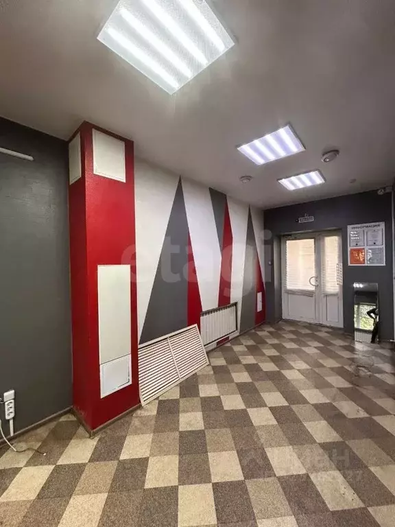 Торговая площадь в Коми, Усинск ул. 60 лет Октября, 1 (86 м) - Фото 1