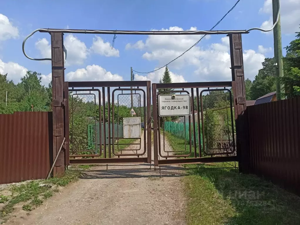 Дом в Свердловская область, Белоярский муниципальный округ, Ягодка-98 ... - Фото 0