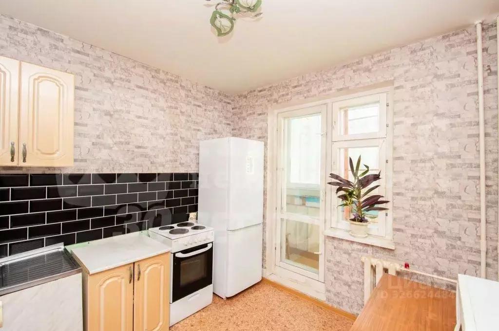 3-к кв. Тюменская область, Тюмень ул. Муравленко, 35 (66.9 м) - Фото 1