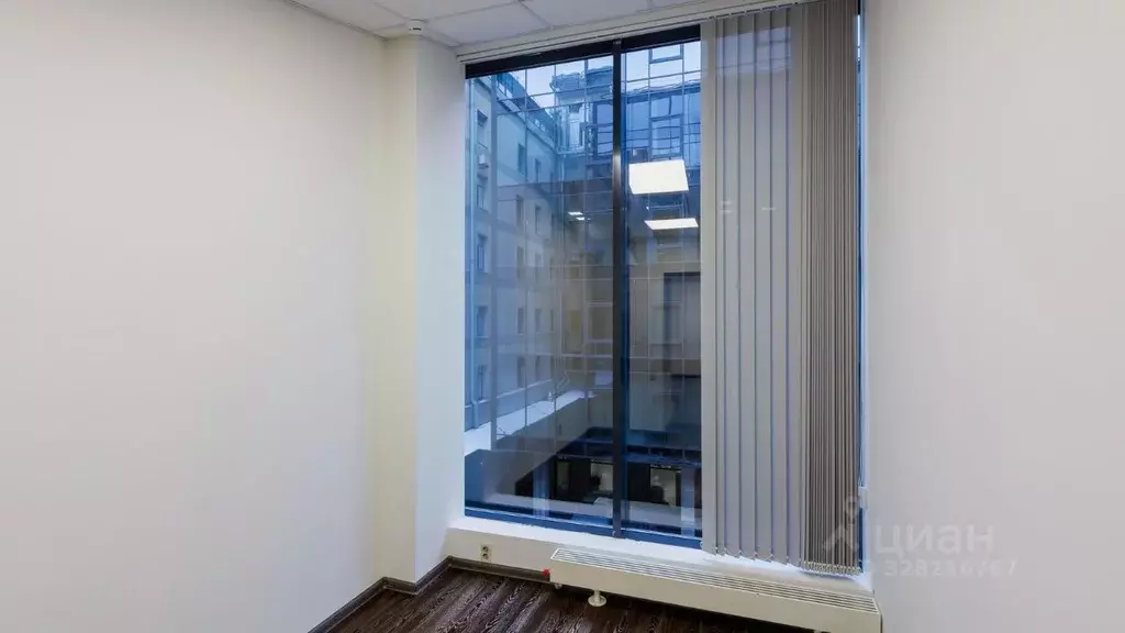 Офис в Санкт-Петербург 7-я Васильевского острова линия, 76 (67 м) - Фото 2