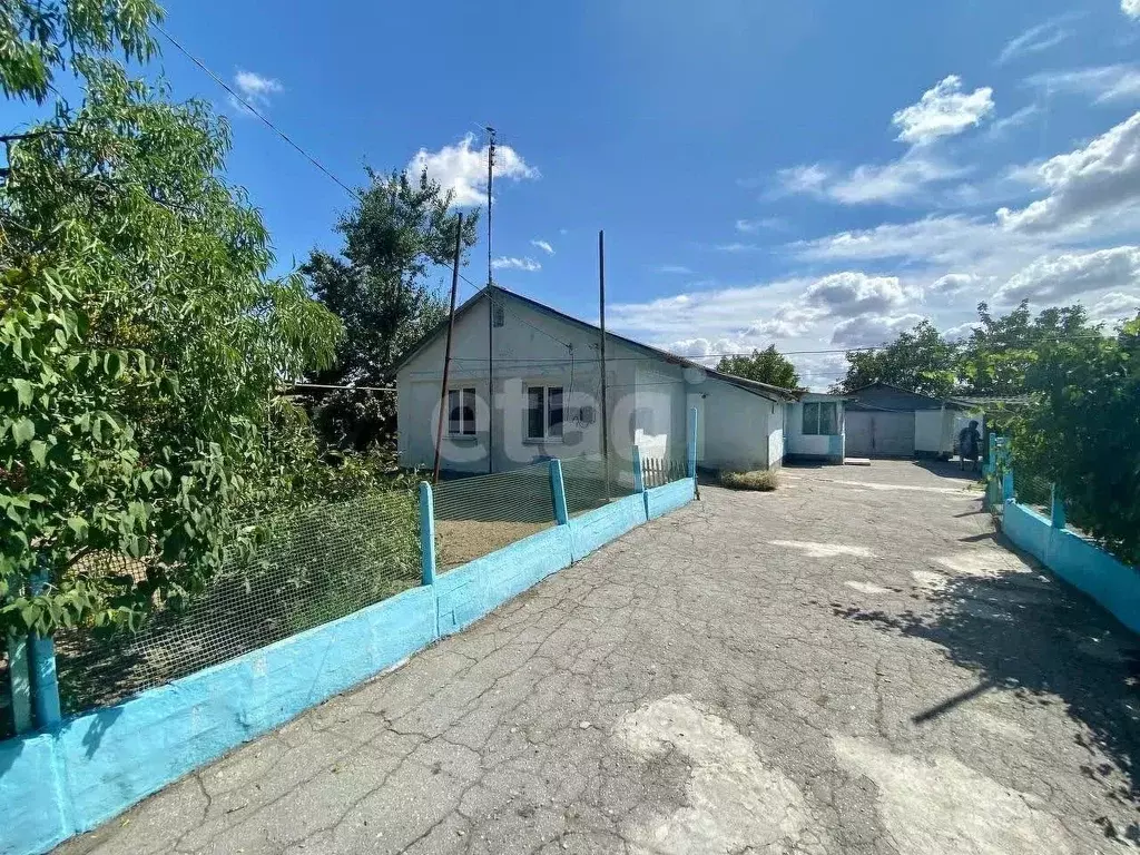 Дом в Крым, Сакский район, Веселовское с/пос, с. Наташино ул. ... - Фото 1