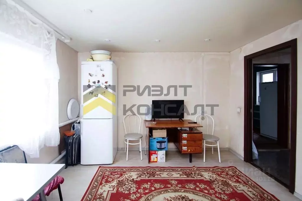 Дом в Омская область, Омск Черноморская ул., 61 (100 м) - Фото 1
