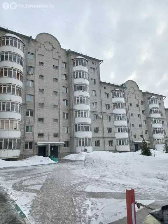 3-комнатная квартира: Барнаул, улица Шумакова, 60В (90 м) - Фото 1