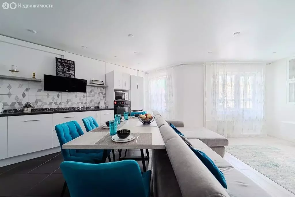 3-комнатная квартира: посёлок Шушары, Новгородский проспект, 10 (86 м) - Фото 1