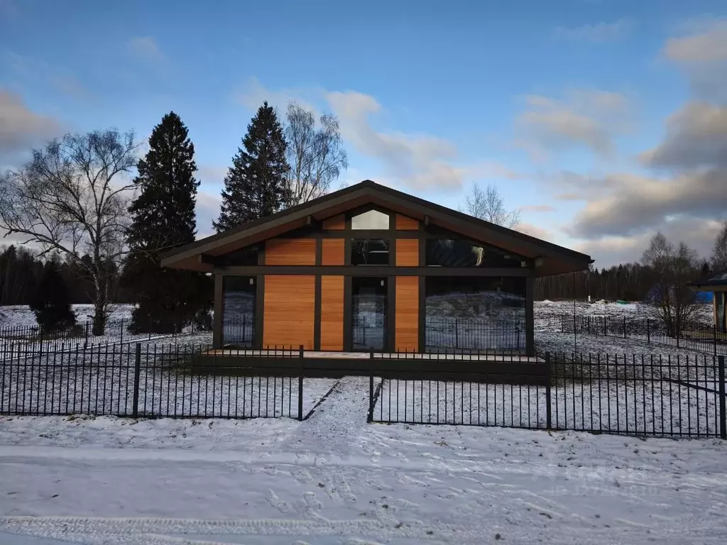 Дом в Московская область, Одинцовский городской округ, д. Хотяжи  (99 ... - Фото 1