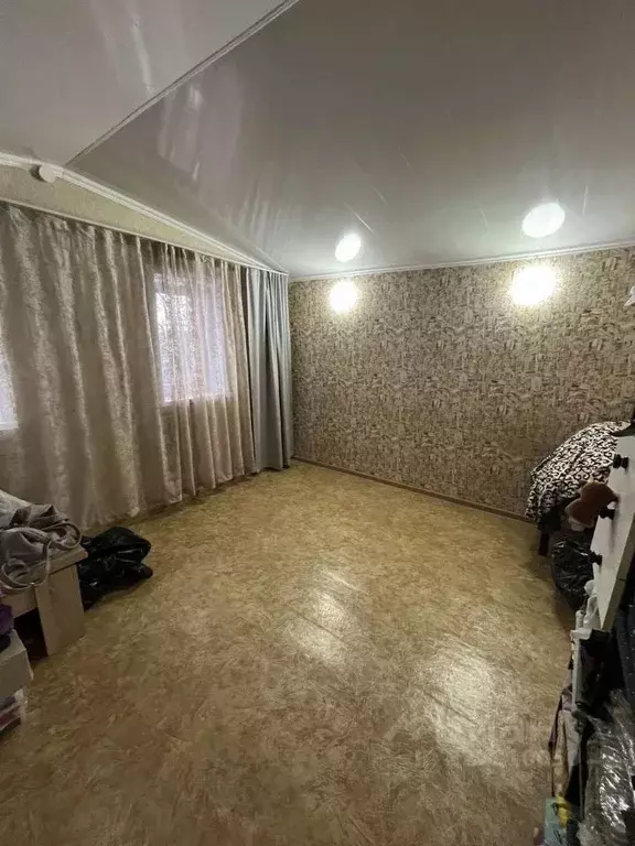 Дом в Астраханская область, Икрянинский район, с. Восточное ул. Мира, ... - Фото 1