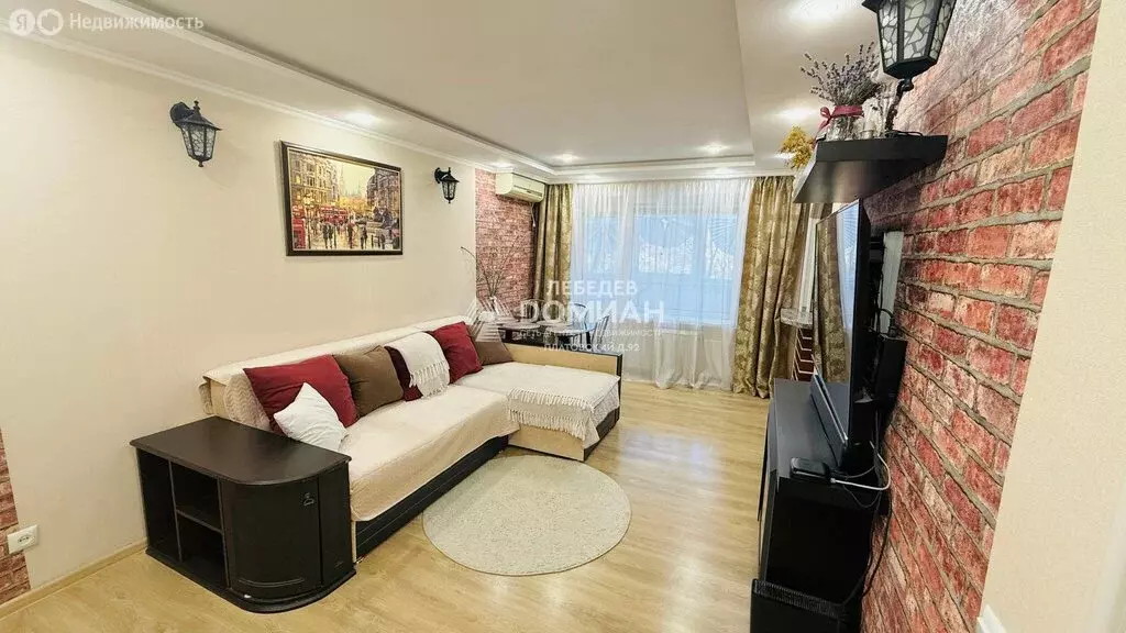 3-комнатная квартира: Новочеркасск, Платовский проспект, 37А (75.8 м) - Фото 1