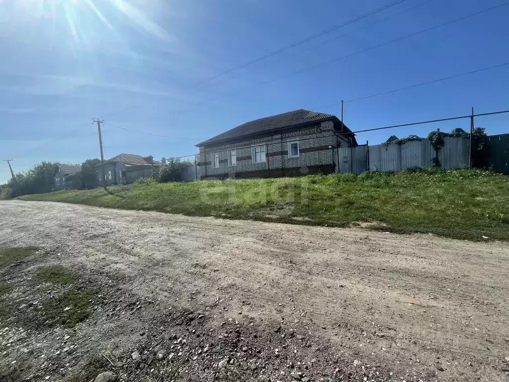 Дом в Саратовская область, Балашовский район, с. Тростянка ... - Фото 1