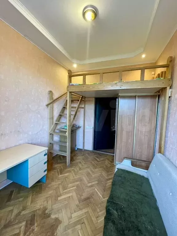 Комната 10,5 м в 3-к., 4/4 эт. - Фото 0