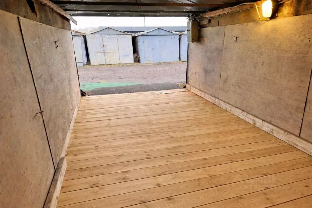 Гараж в Санкт-Петербург Малая Карпатская ул., 10 (17 м) - Фото 1