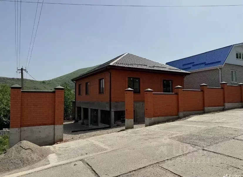 Дом в Ставропольский край, Предгорный муниципальный округ, с. Юца ул. ... - Фото 1