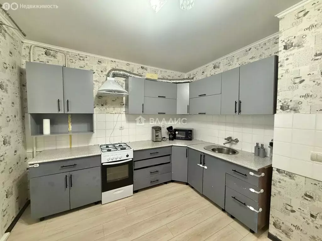 2-комнатная квартира: Каменка, Белинская улица, 1 (61.6 м) - Фото 2