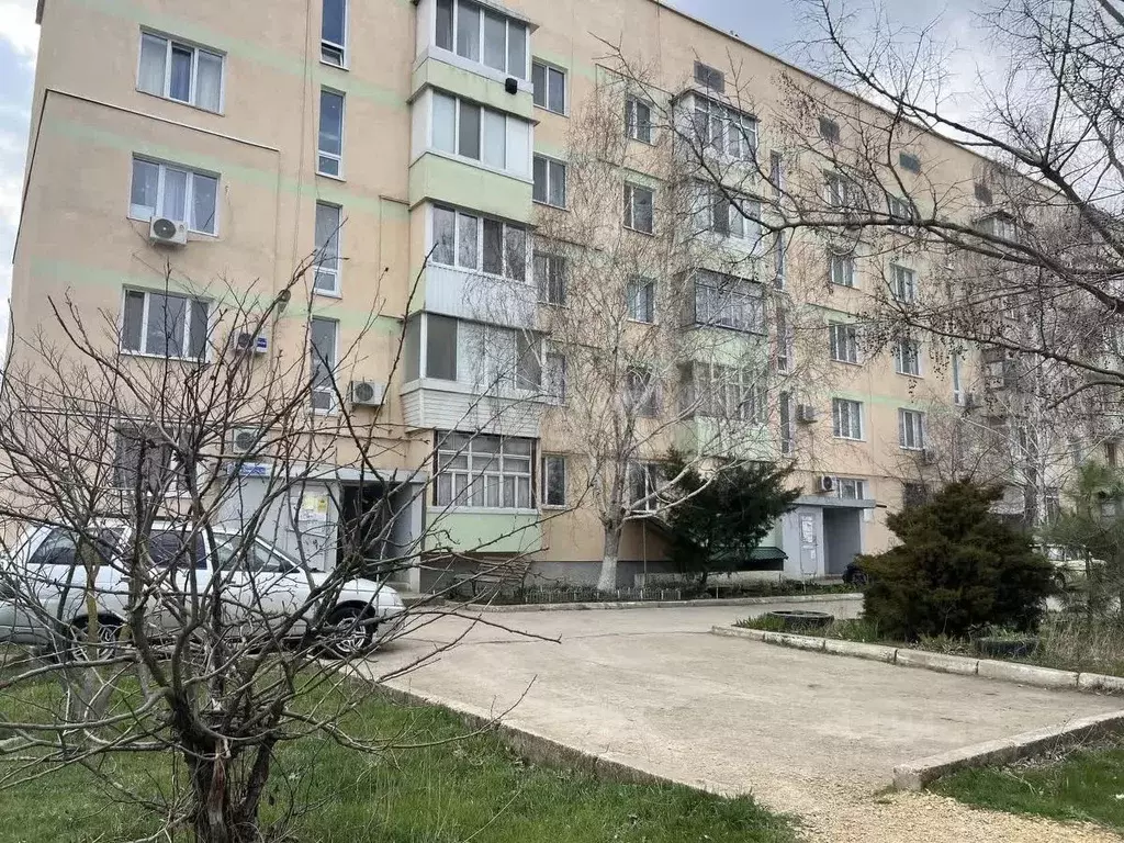 3-к кв. Крым, Красногвардейское пгт ул. 60 лет Октября (65.6 м) - Фото 0